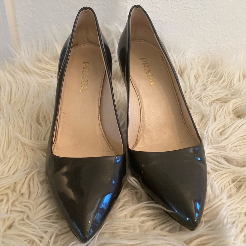 Prada business lady shoes . Bronze patent leather